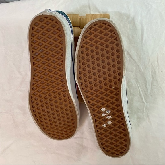 Vans Classic Slip-On Platform Color Block
Sneaker P Mini Cord Multi/White Sz 9.5 - Picture 10 of 10